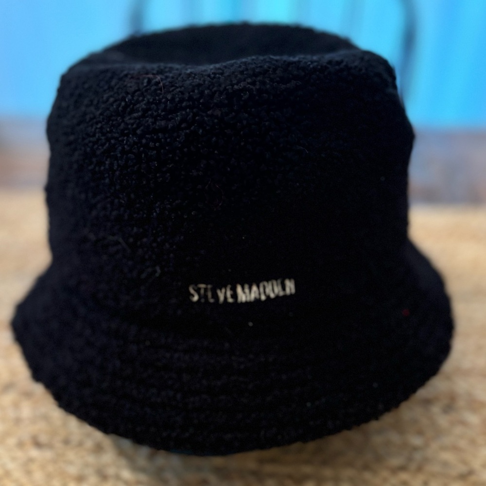 Steve Madden‎ Sherpa bucket hat EUC black